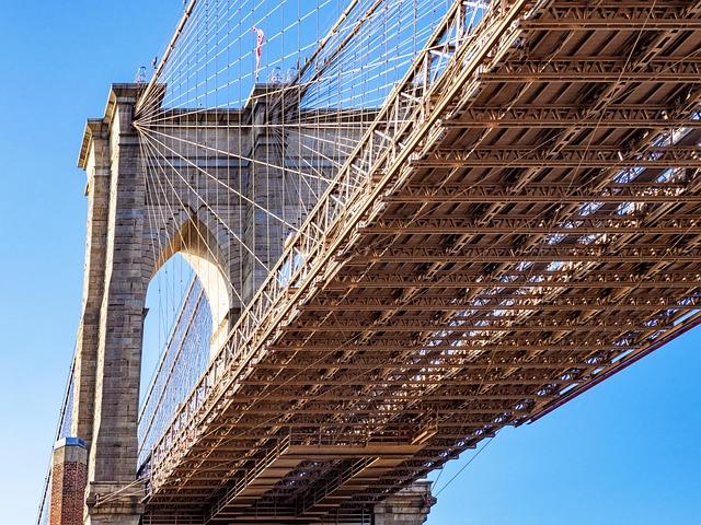 Mexican Sailing Ship Rams Brooklyn Bridge, Killing 2, Injures More than a Dozen